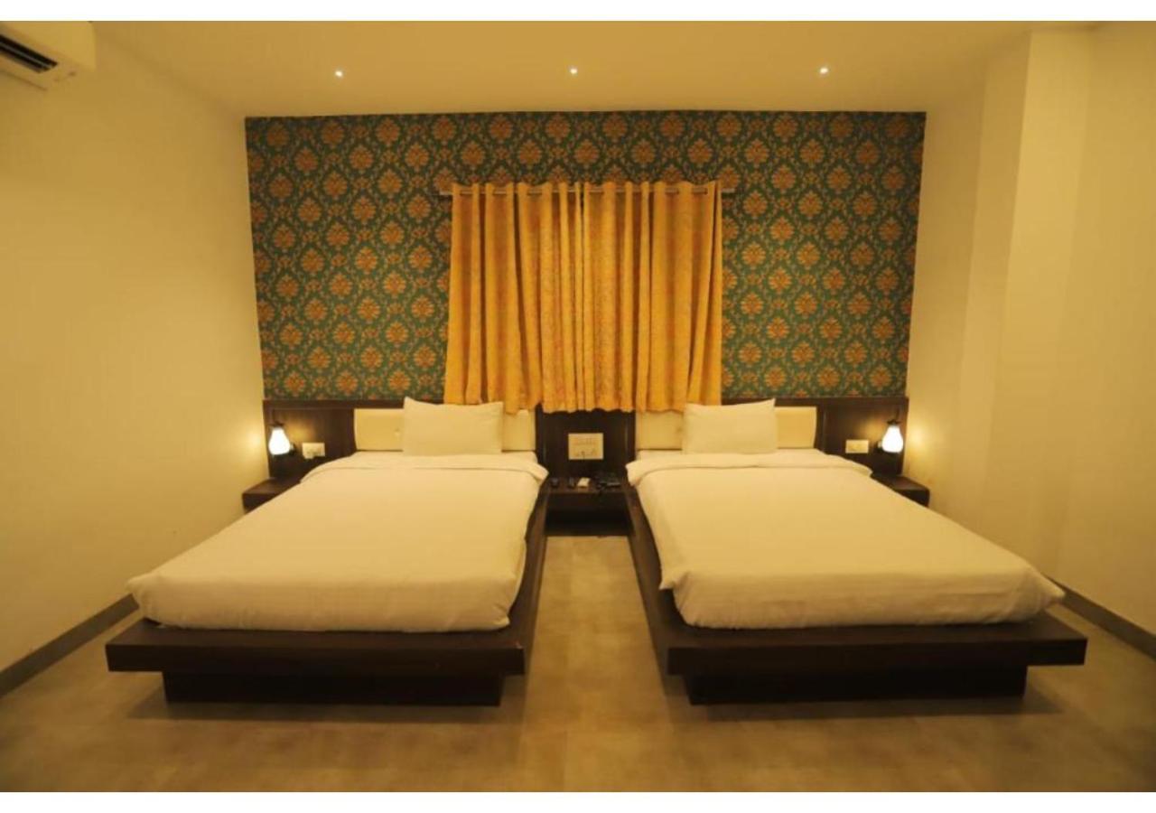 Hotel Raha Udaipur Bagian luar foto