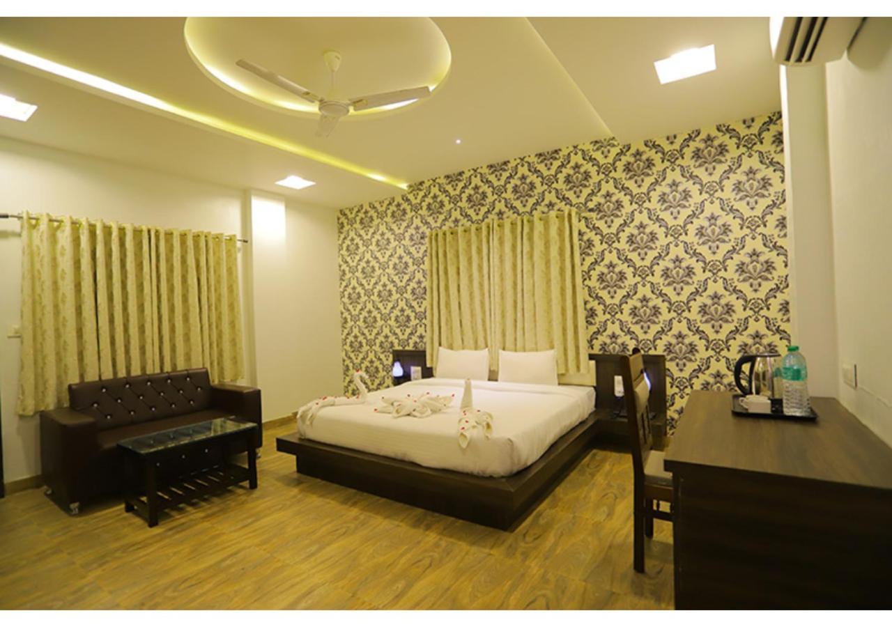 Hotel Raha Udaipur Bagian luar foto