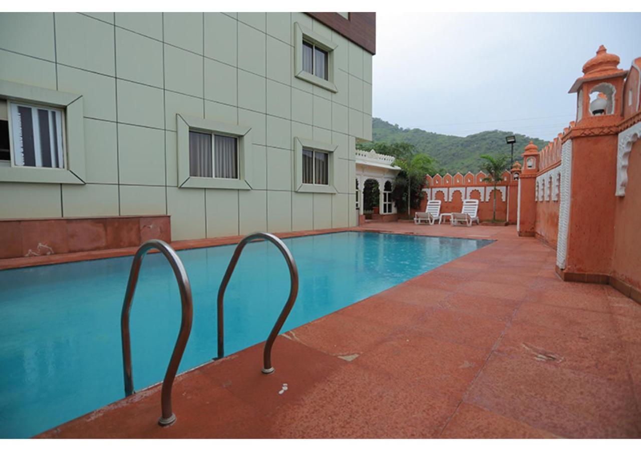 Hotel Raha Udaipur Bagian luar foto